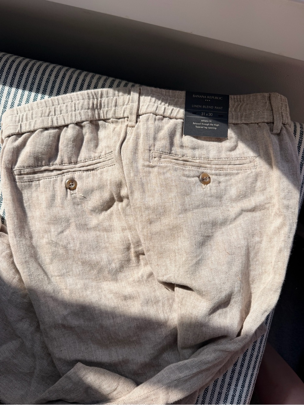 Banana Republic | Men's Tailored Linen-Blend Pants in Horse Hair (Beige) - Picture 4 of 5